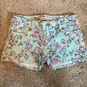 Levi’s floral shorts